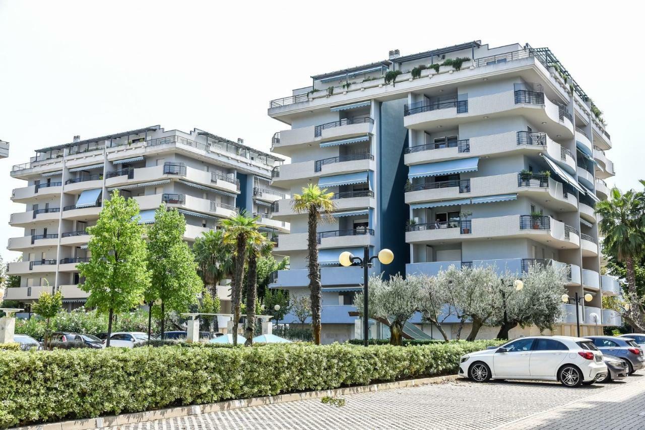 Attic Aries Apartment Montesilvano Marina Exterior foto
